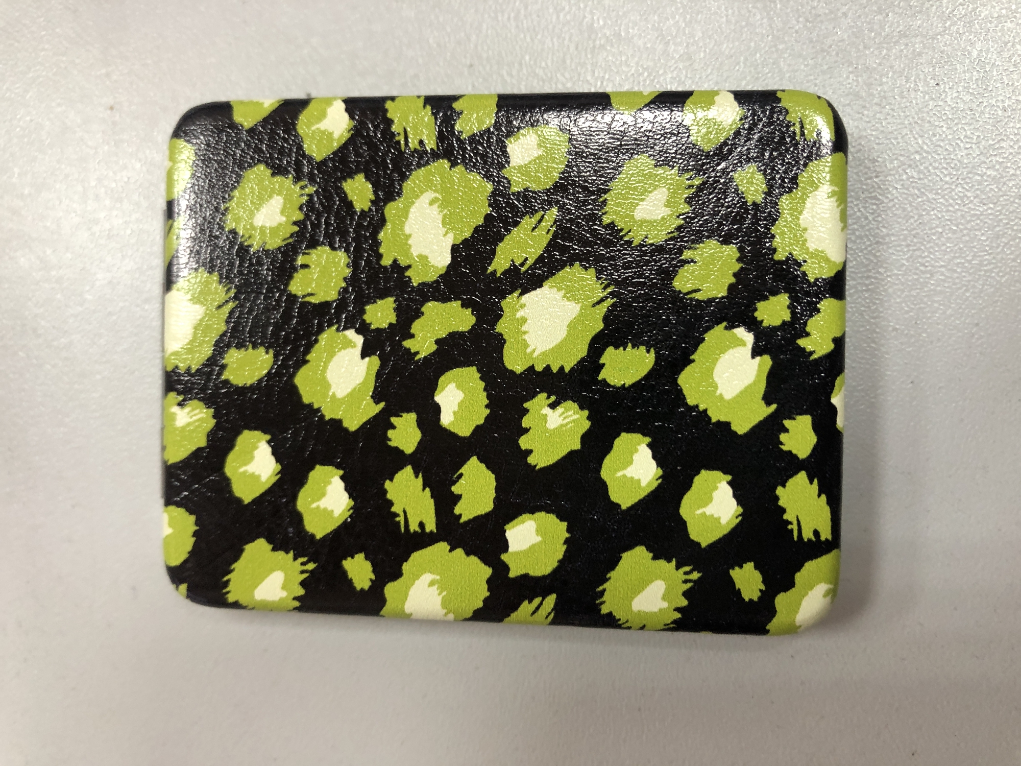 Зеркало карманное Dewal Beauty серия "Дикая природа"-img-0