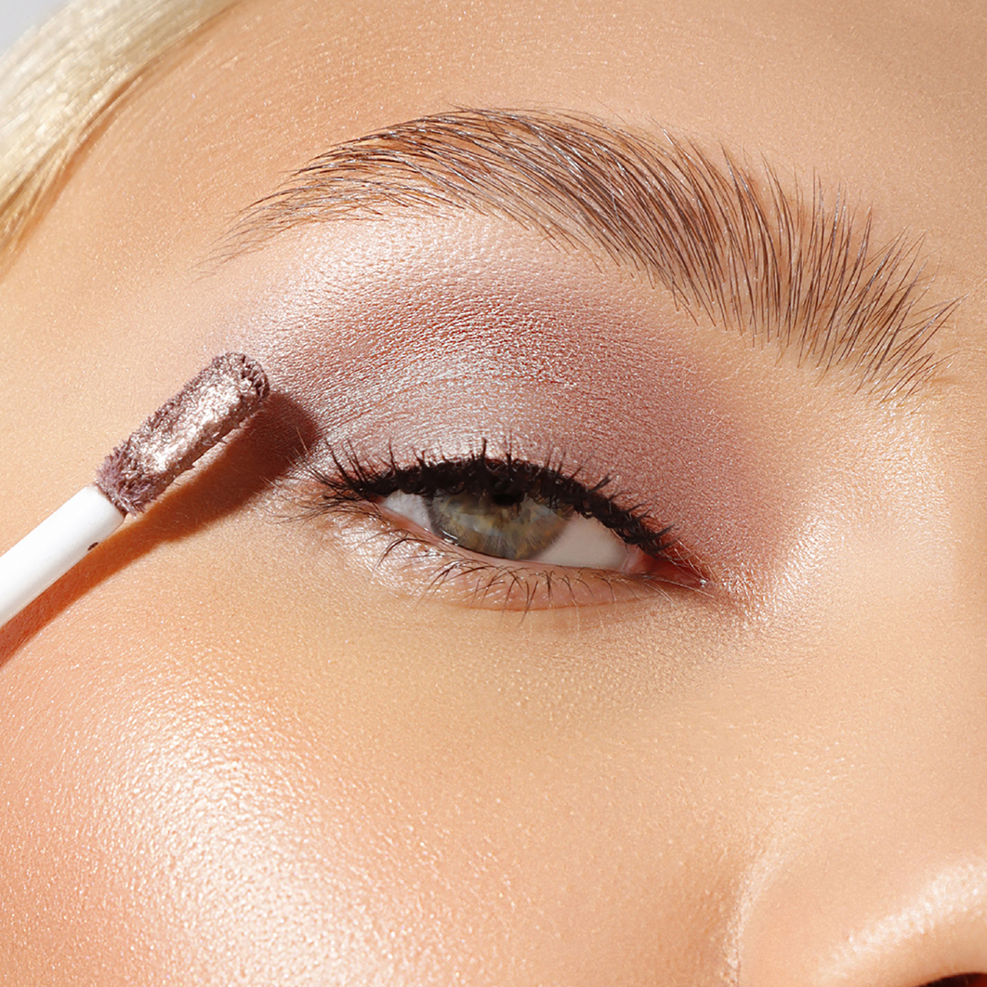 Жидкие тени для век LUXVISAGE SATIN Nude super stay, 205 тон-img-3